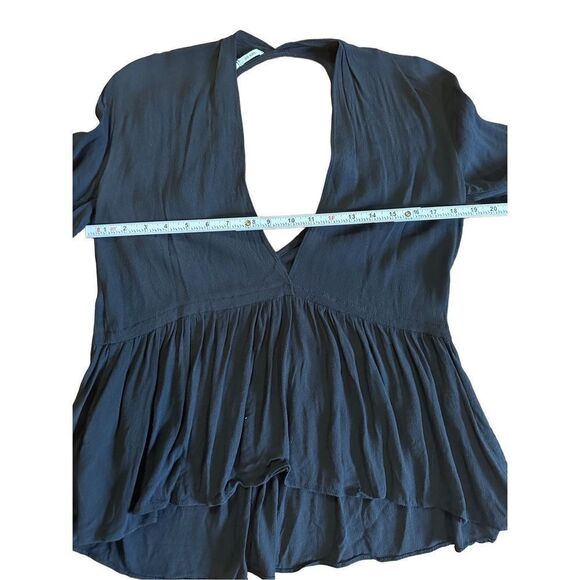 Kimchi blue deep Vneck peplum black blouse sz small - Picture 5 of 7